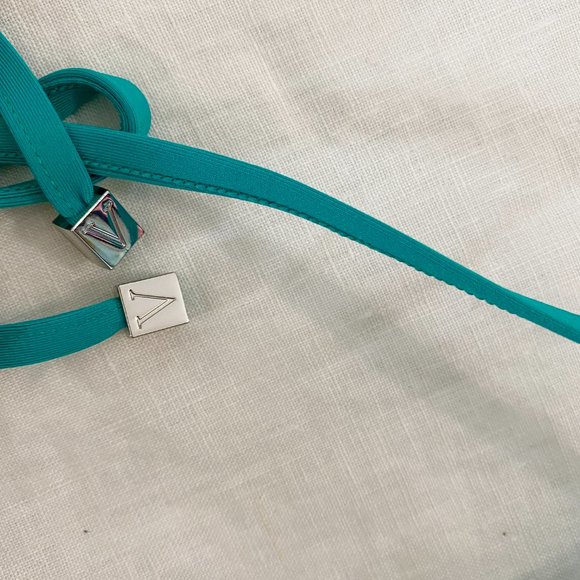 VICTORIA'S SECRET 32C Push-up Underwire Halter Bra Top - Picture 8 of 9